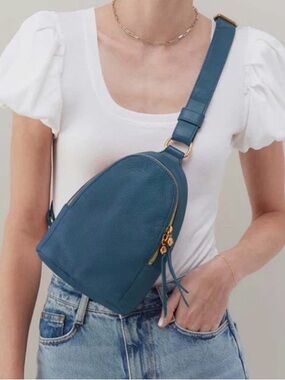 NWOT HOBO pebbled leather “Fern” sling bag in peacock blue
